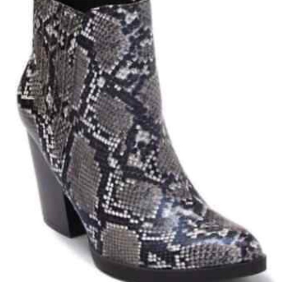 Indigo Rd. Adore Block Heel Bootie - Picture 2 of 4